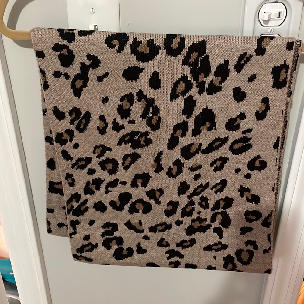Calvin Klein circle scarf cheetah print